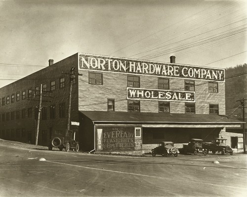 1930 - Norton Hardware Company